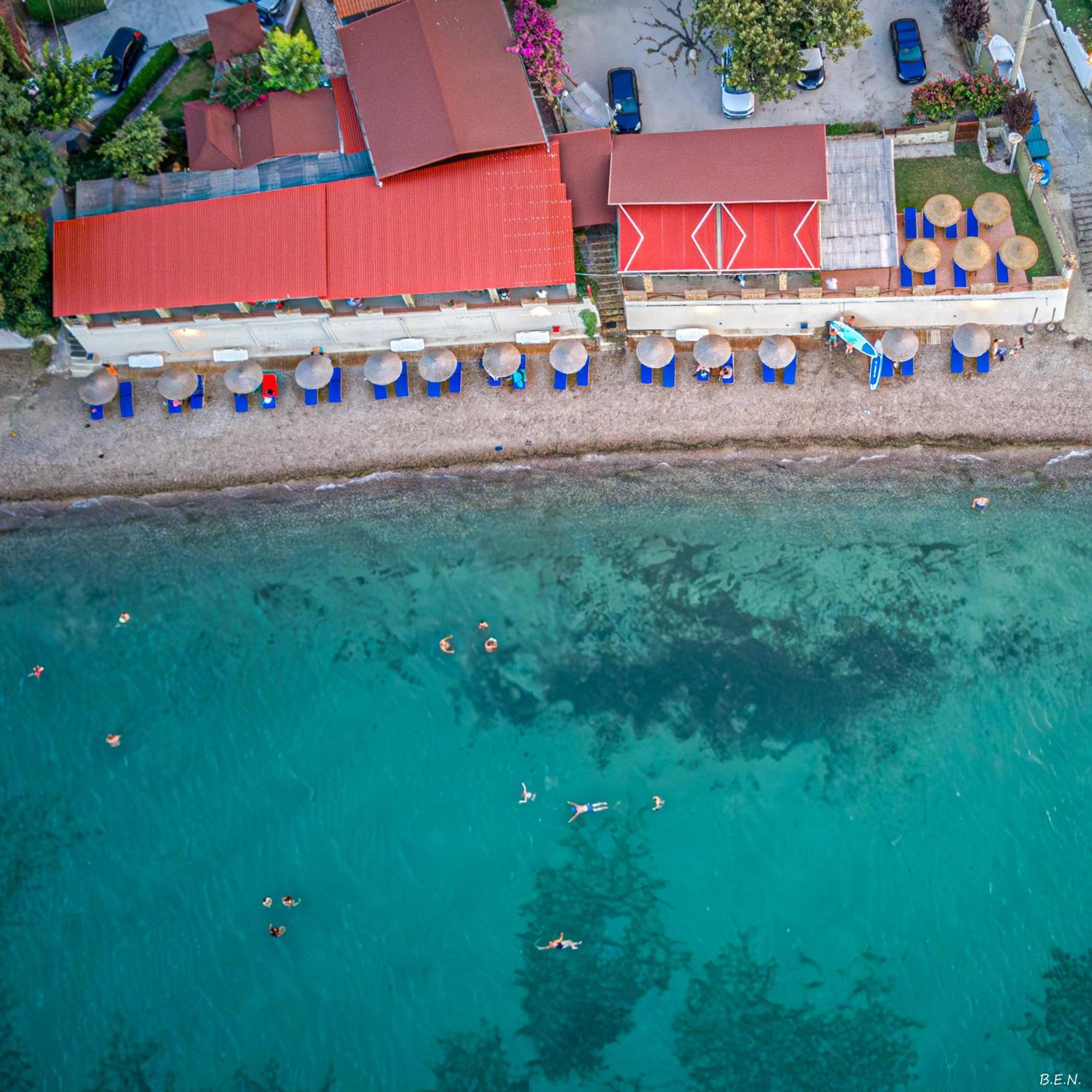 ホテル Castella Beach Alissos エクステリア 写真