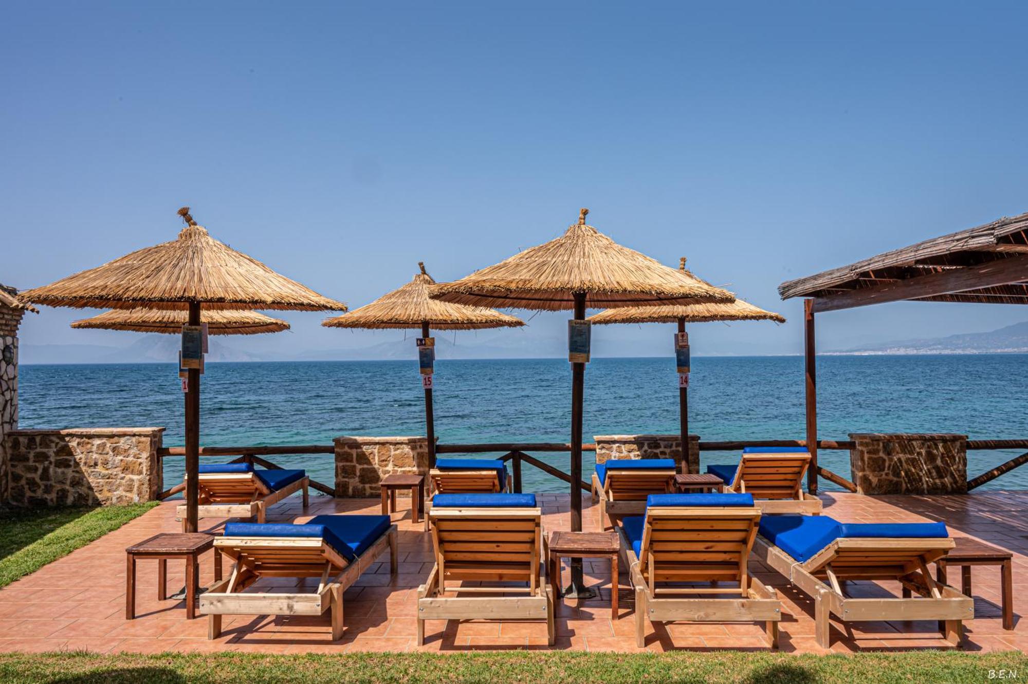 Castella Beach Alissos エクステリア 写真